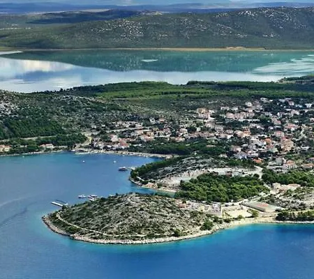 Robinson Crusoe Vikendica Drage