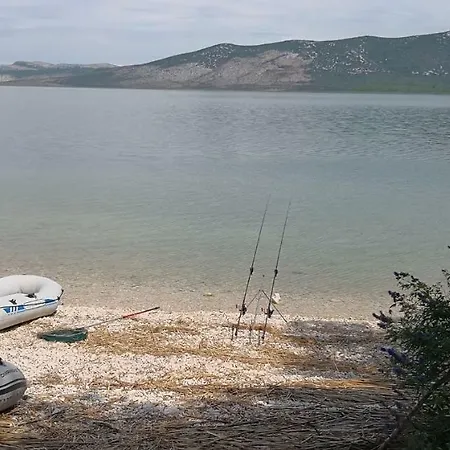 Robinson Crusoe Vikendica