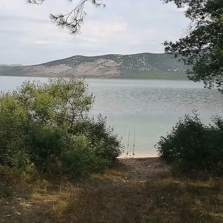 Robinson Crusoe Vikendica Drage